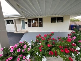 1718 N 27th Ave in Hollywood, FL - Building Photo