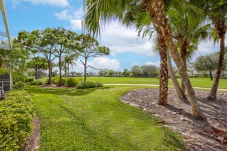 8193 Sandpiper Way in West Palm Beach, FL - Foto de edificio - Building Photo