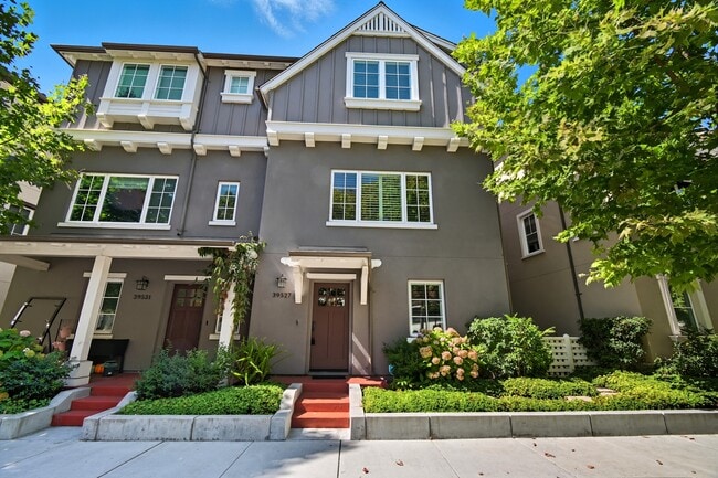 property at 39527 Stevenson Pl