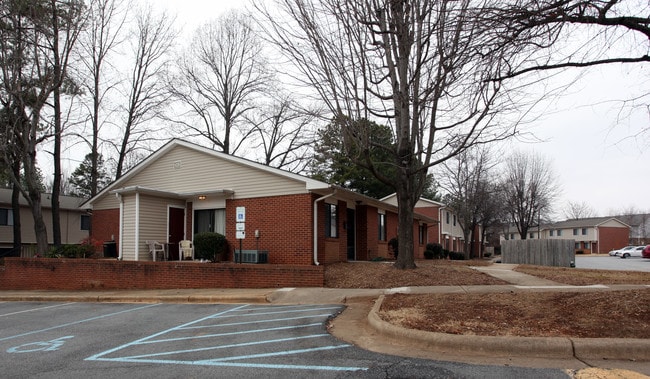 Westview Valley Apartments in Greensboro, NC - Building Photo - Building Photo