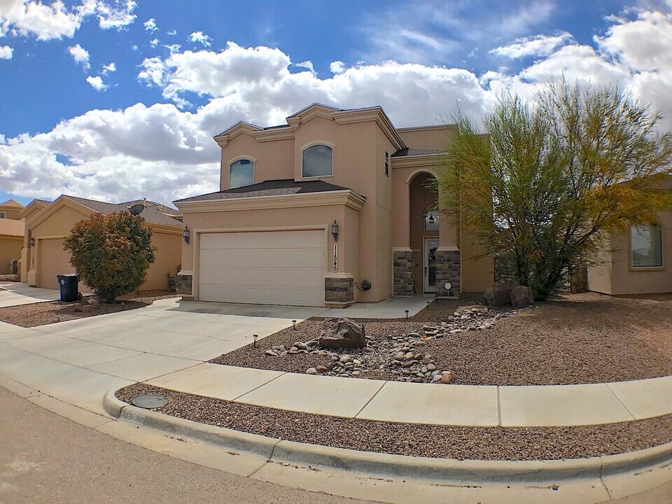 11545 Porfirio Payan Dr in El Paso, TX - Building Photo