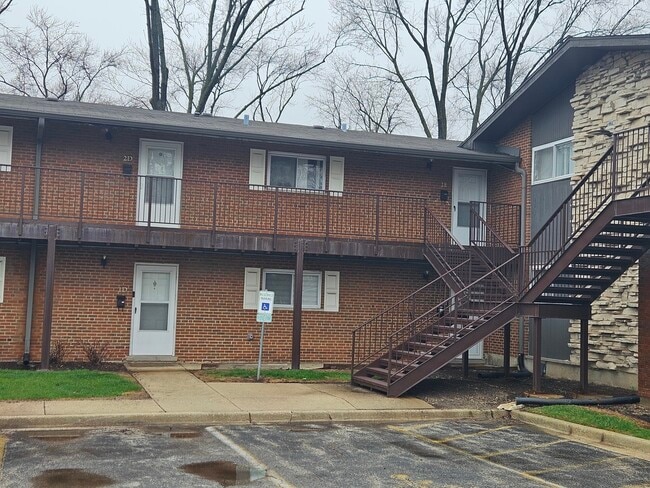 property at 1910 W Hatherleigh Ct