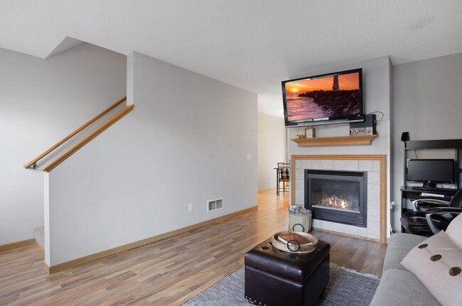 15577 Flight Way in Apple Valley, MN - Building Photo - Building Photo