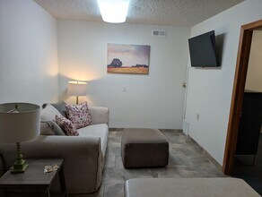 605 Flora St, Unit Apartment in Prescott, AZ - Foto de edificio - Building Photo