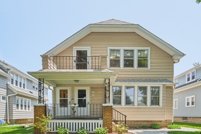2170 S 64th St in West Allis, WI - Foto de edificio - Building Photo