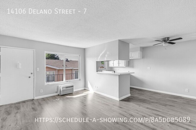 14106 Delano St in Los Angeles, CA - Building Photo - Building Photo