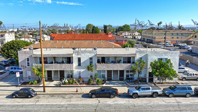 604 W "G" St in Wilmington, CA - Foto de edificio - Building Photo