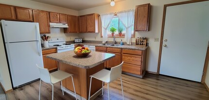 709 Golden West Dr, Unit B in Belgrade, MT - Building Photo - Building Photo