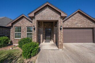12300 Hunters Knoll Dr in Burleson, TX - Foto de edificio - Building Photo