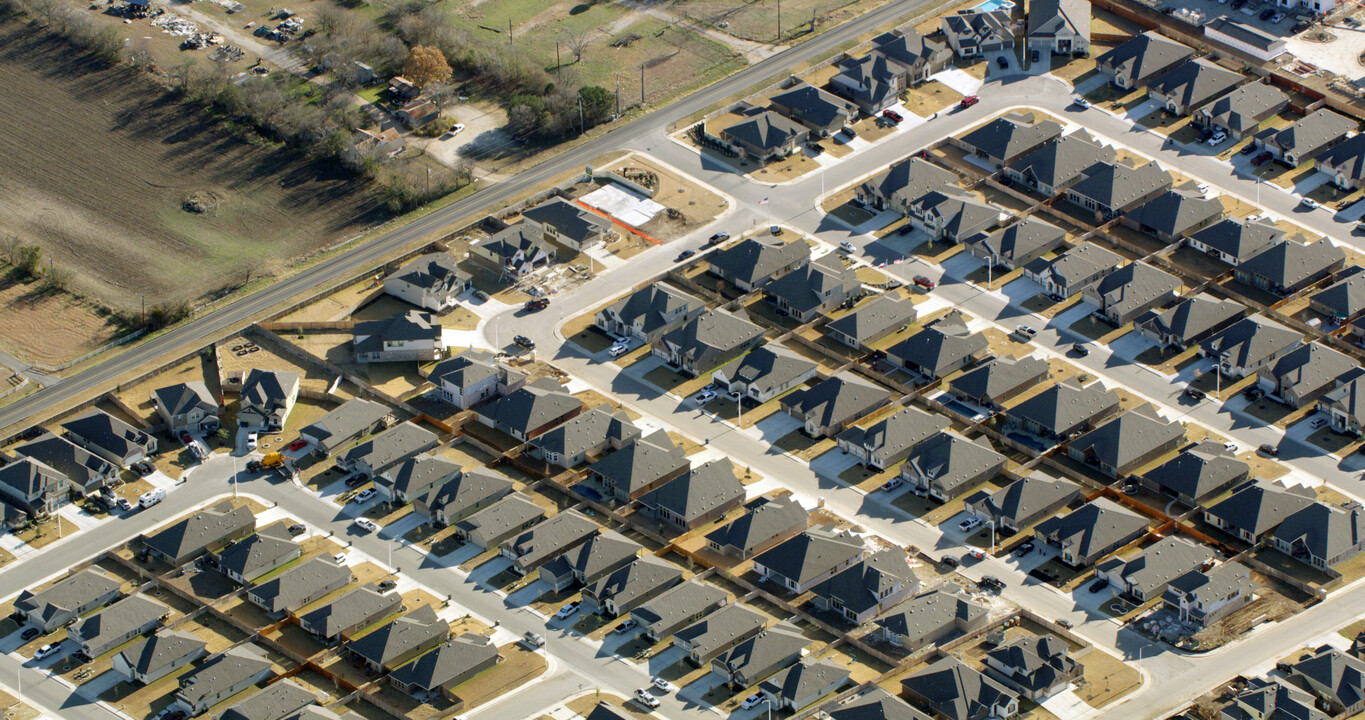 Gruenefield in New Braunfels, TX - Building Photo