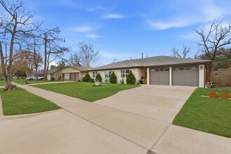 5807 Ettrick Dr in Houston, TX - Building Photo - Building Photo