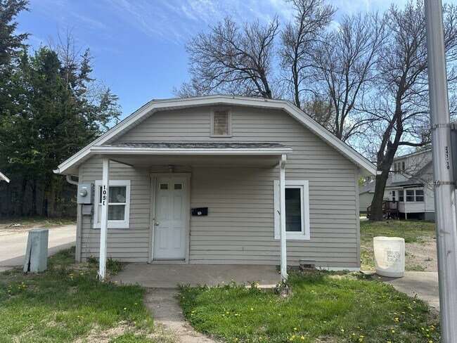 105 E Dartmouth St in Vermillion, SD - Building Photo - Building Photo