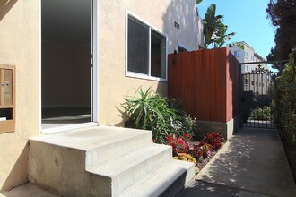 1419 S. Bundy Dr in Los Angeles, CA - Building Photo - Interior Photo