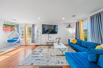 16815 Watering Oaks Ln in Houston, TX - Building Photo - Building Photo