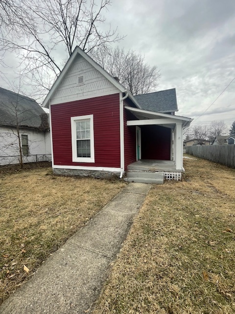 property at 824 W 4th St