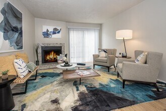 Promenade Park Apartments in Roseville, CA - Foto de edificio - Building Photo