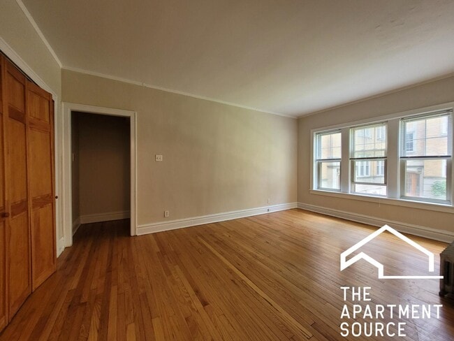 property at 910 Reba Pl