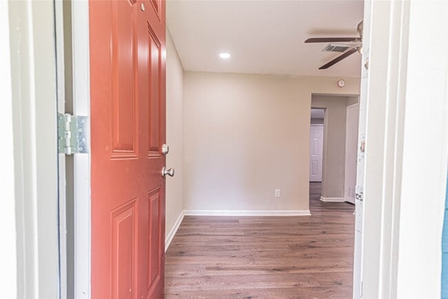2110 N Galveston Ave in Pearland, TX - Building Photo - Building Photo