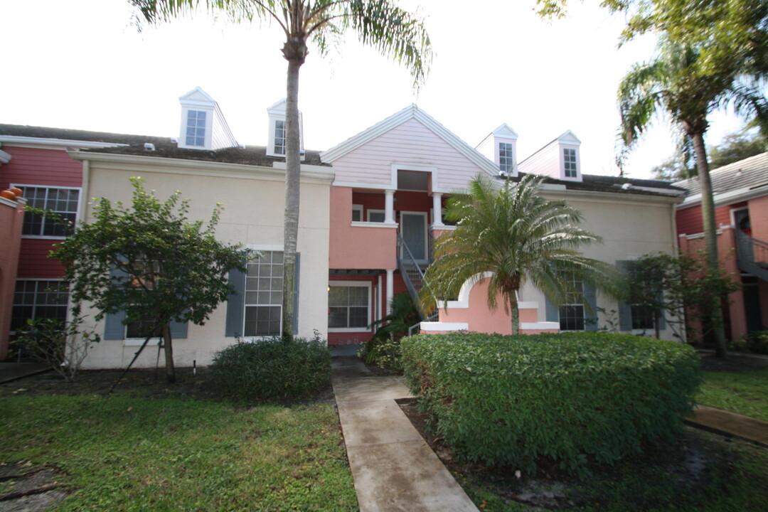 1011 Crystal Way in Delray Beach, FL - Building Photo