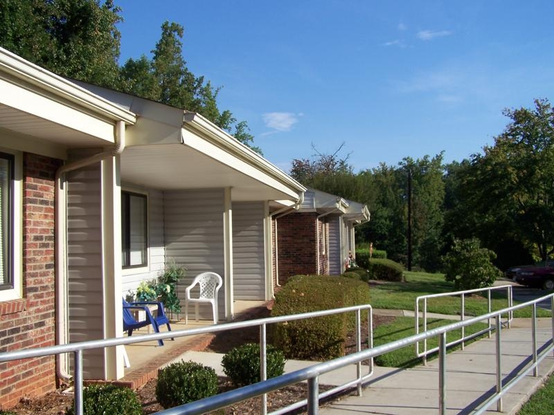 Benchmark Apartments in China Grove, NC - Building Photo