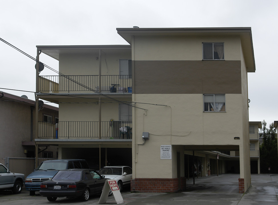 GW Apartments in San Leandro, CA - Building Photo