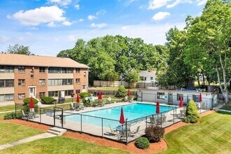 65 Preston St, Unit 2 in Wakefield, MA - Building Photo - Building Photo