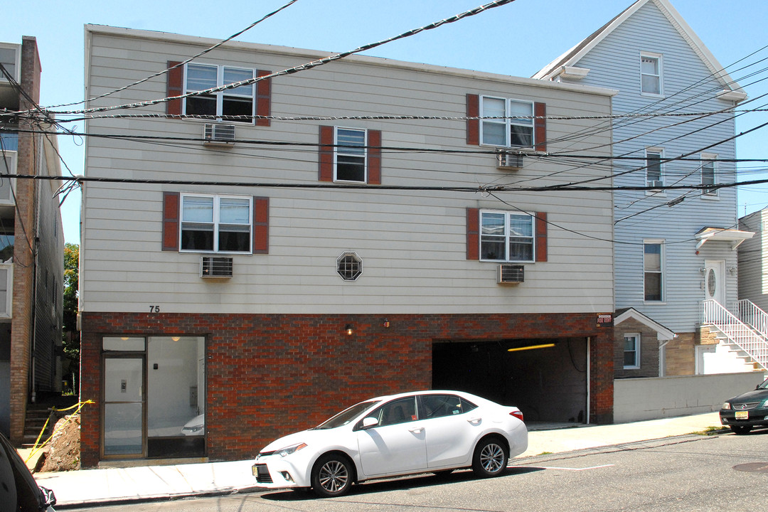 73-75 69th St in Guttenberg, NJ - Building Photo