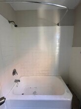 76 Pearsall Ave, Unit 2 in Jersey City, NJ - Building Photo - Building Photo