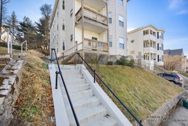 82 Green Hill Pkwy in Worcester, MA - Building Photo - Building Photo