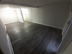1165 Meadow Ln, Unit 301 in Hoffman Estates, IL - Building Photo - Building Photo