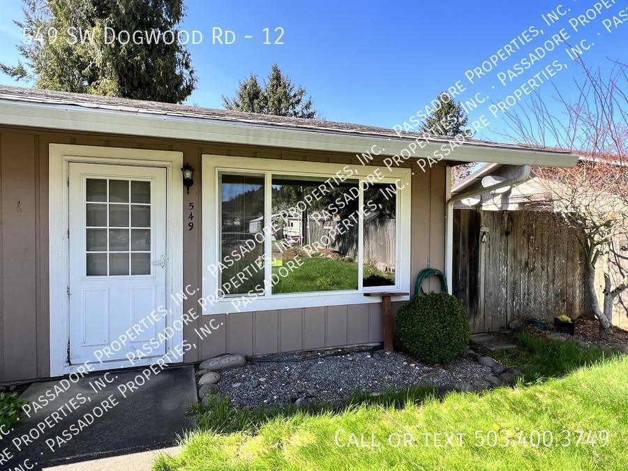 549 SW Dogwood Rd in Estacada, OR - Building Photo