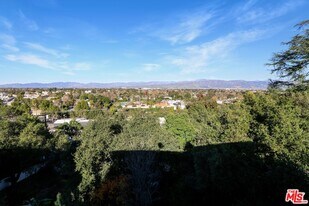 11667 Picturesque Dr in Los Angeles, CA - Building Photo