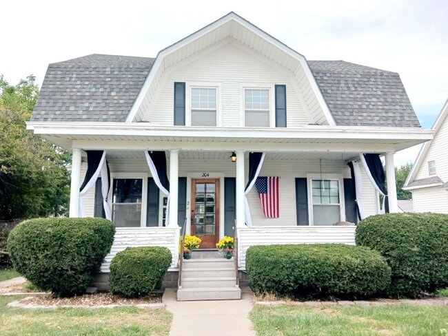 property at 204 N Sumner Ave