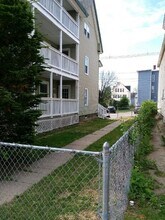 241 Spruce St in Manchester, NH - Building Photo - Building Photo