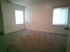 2413 Ashby St in Bakersfield, CA - Building Photo - Building Photo