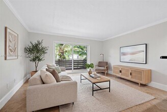 7477 SW 82nd St in Miami, FL - Building Photo - Building Photo