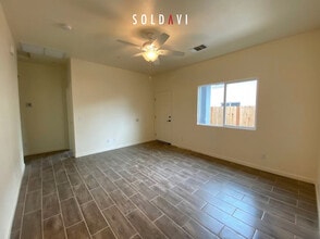 953 W 18th St, Unit 957 in Merced, CA - Foto de edificio - Building Photo