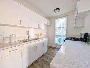 1818 W Sumac Ln in Anaheim, CA - Foto de edificio - Building Photo