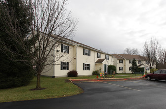 Brandle Woods in Altamont, NY - Foto de edificio - Building Photo