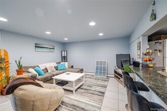 147 Mitchell Ave, Unit FLOOR 1 in Long Beach, NY - Building Photo - Building Photo