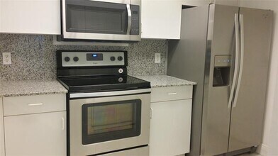 5031 Wiles Rd in Coconut Creek, FL - Building Photo - Building Photo
