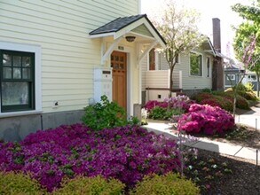 350 NW Polk Ave, Unit Garage Mahal in Corvallis, OR - Building Photo - Building Photo