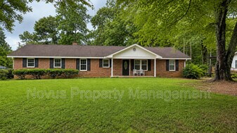 3171 E Hwy 166 in Carrollton, GA - Building Photo