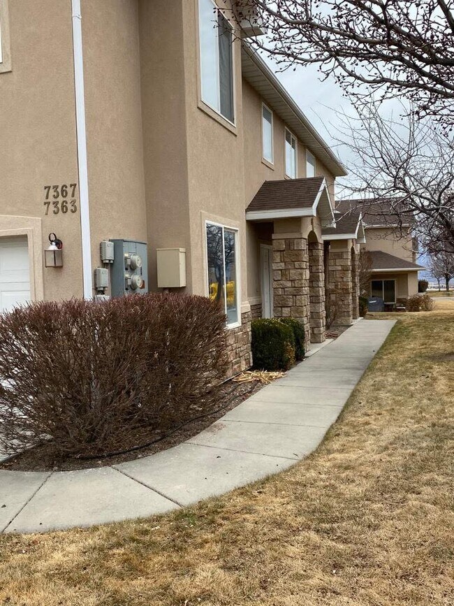 7367 S Geralee Ln in West Jordan, UT - Foto de edificio - Building Photo
