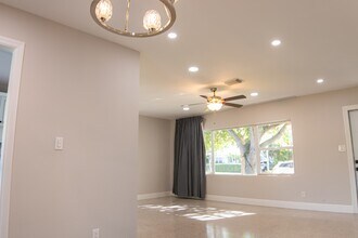 259 Bloomfield Dr in West Palm Beach, FL - Building Photo - Building Photo