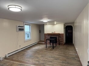 130 Lawrence Rd in Parsippany Troy Hills, NJ - Building Photo - Building Photo