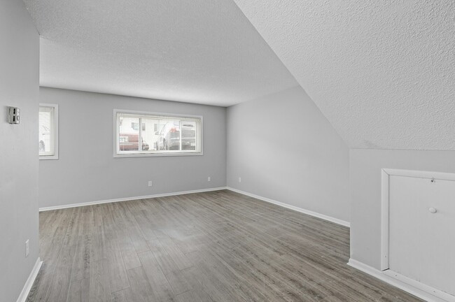 924 SE 9th Ave in Minneapolis, MN - Building Photo - Building Photo