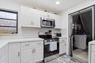 7551 Polk St in Hollywood, FL - Building Photo - Building Photo