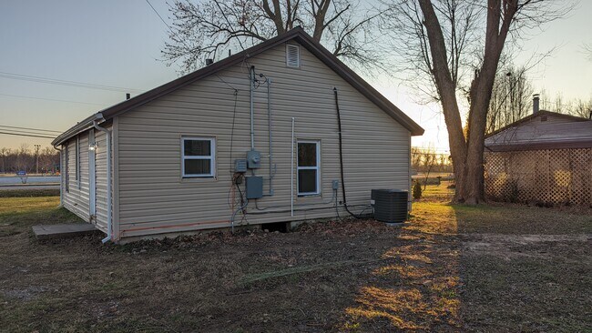 600 W Main St in Gentry, AR - Foto de edificio - Building Photo