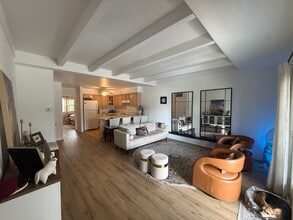 2 Center Rd in Towson, MD - Foto de edificio - Building Photo